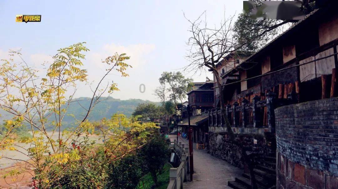 有惊无险！滑雪时遭后方“小土豆”穿裆过人，男子一下子懵了